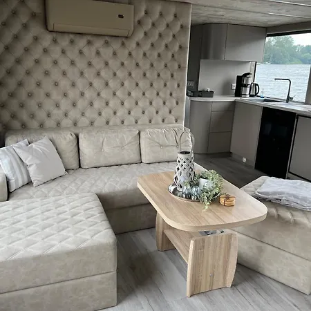 Apartment Luxboot