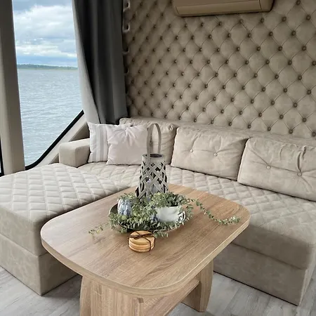 Apartment Luxboot Robel