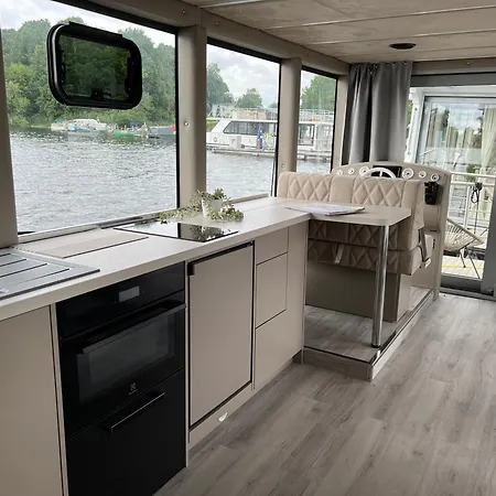 Luxboot * Röbel